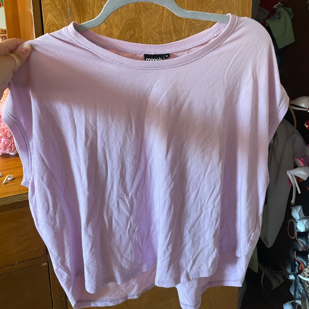 Light purple boutique cropped flowy tee